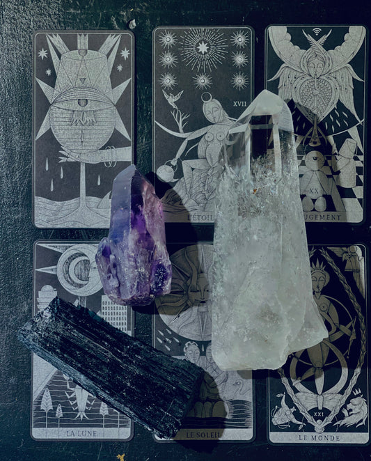 Tarot & Crystals: The Best Stones to Use When Throwing Cards
